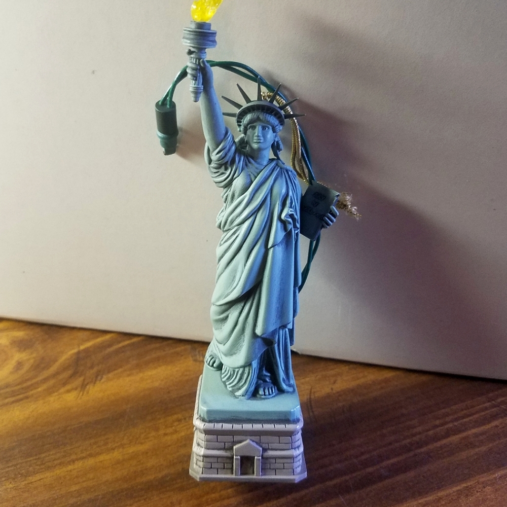 Vintage 1996 The Statue Of Liberty Keepsake Musical Ornament